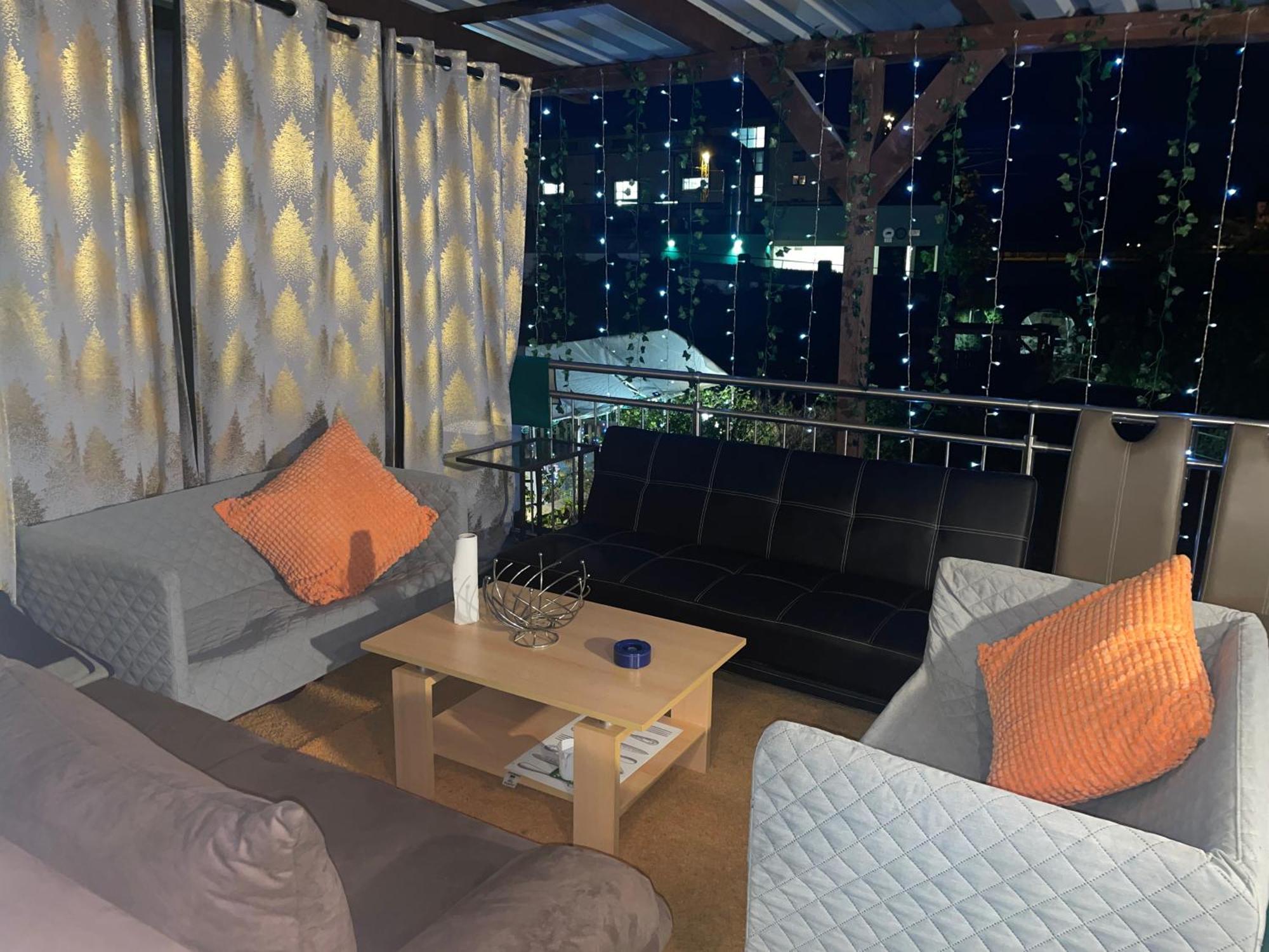 Modernes Und Stilvolles Mit Grosser Terrasse Neben Dem Bahnhof *