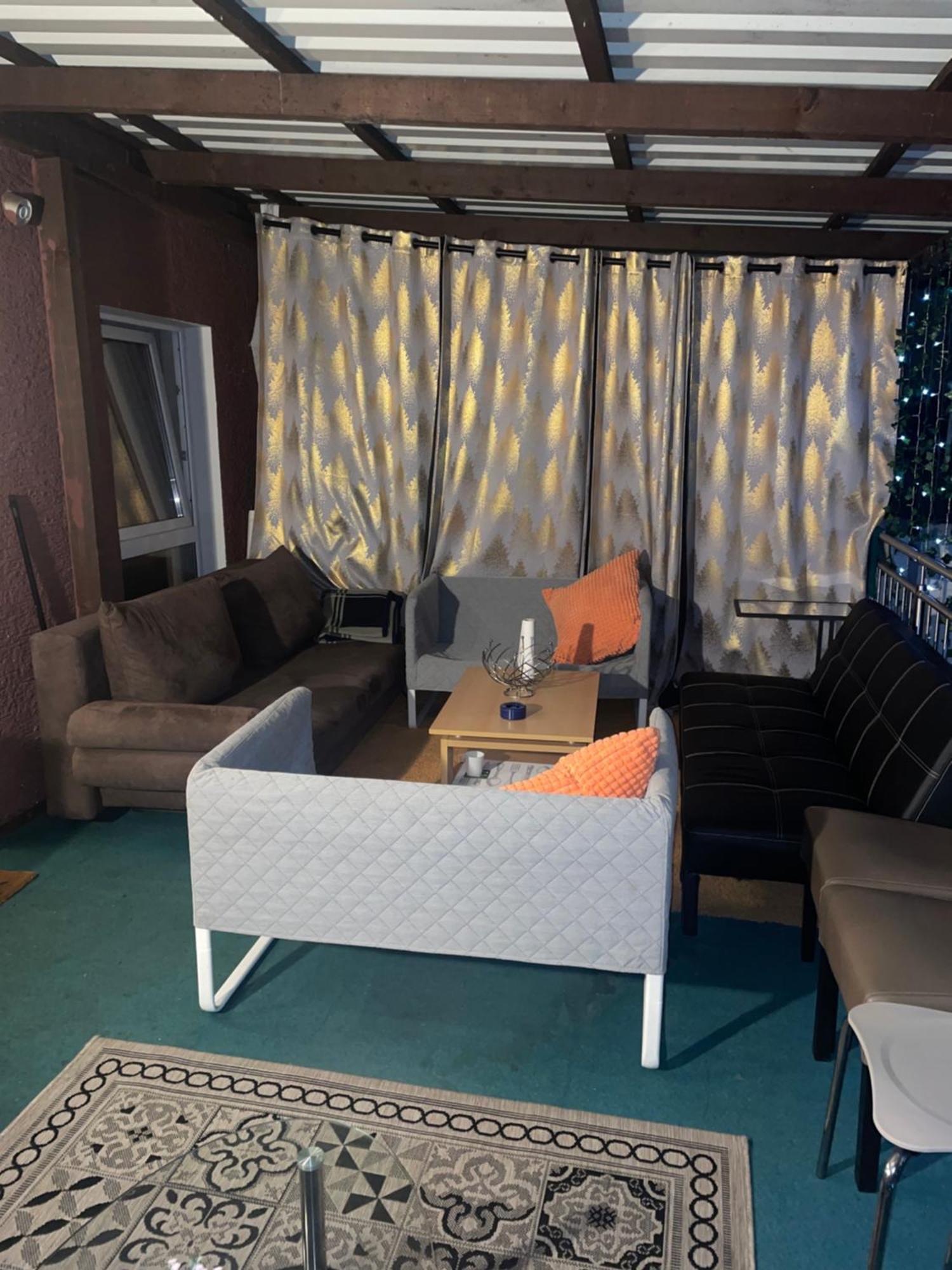 Modernes Und Stilvolles Mit Grosser Terrasse Neben Dem Bahnhof Homestay